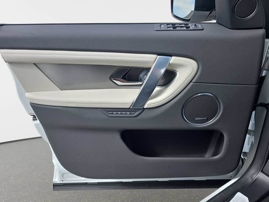 New 2026 Land Rover Discovery Sport Landmark AWD/4WD image 27