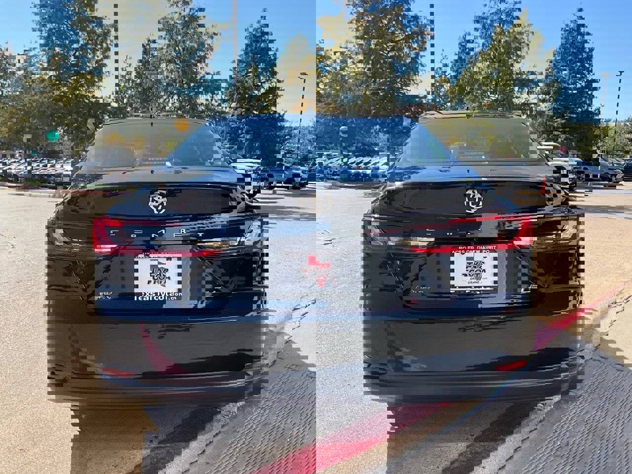 Used 2025 Toyota Camry LE image 7