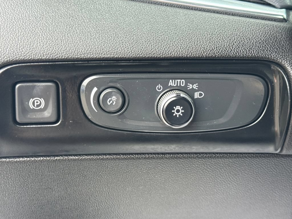 Used 2021 Buick Enclave Essence w/ Sound and Sites Package AWD/4WD image 46