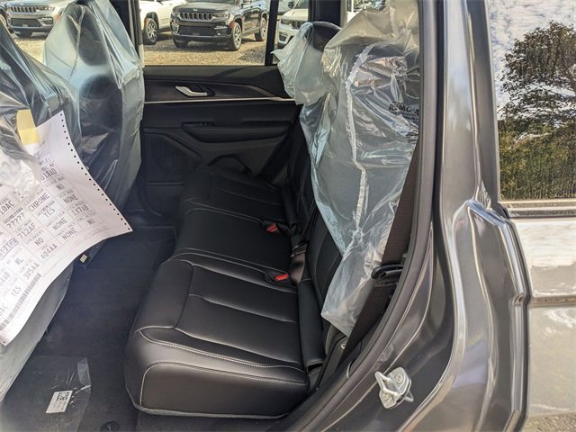 New 2025 Jeep Grand Cherokee Limited image 11