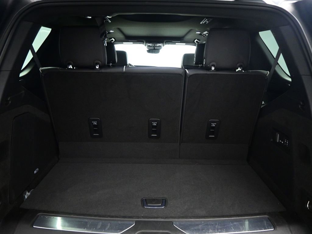 Used 2024 Cadillac Escalade Premium Luxury w/ Performance Package image 39