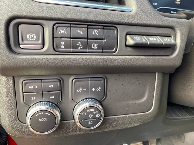 Used 2024 GMC Yukon AT4 w/ Technology Package AWD/4WD image 21