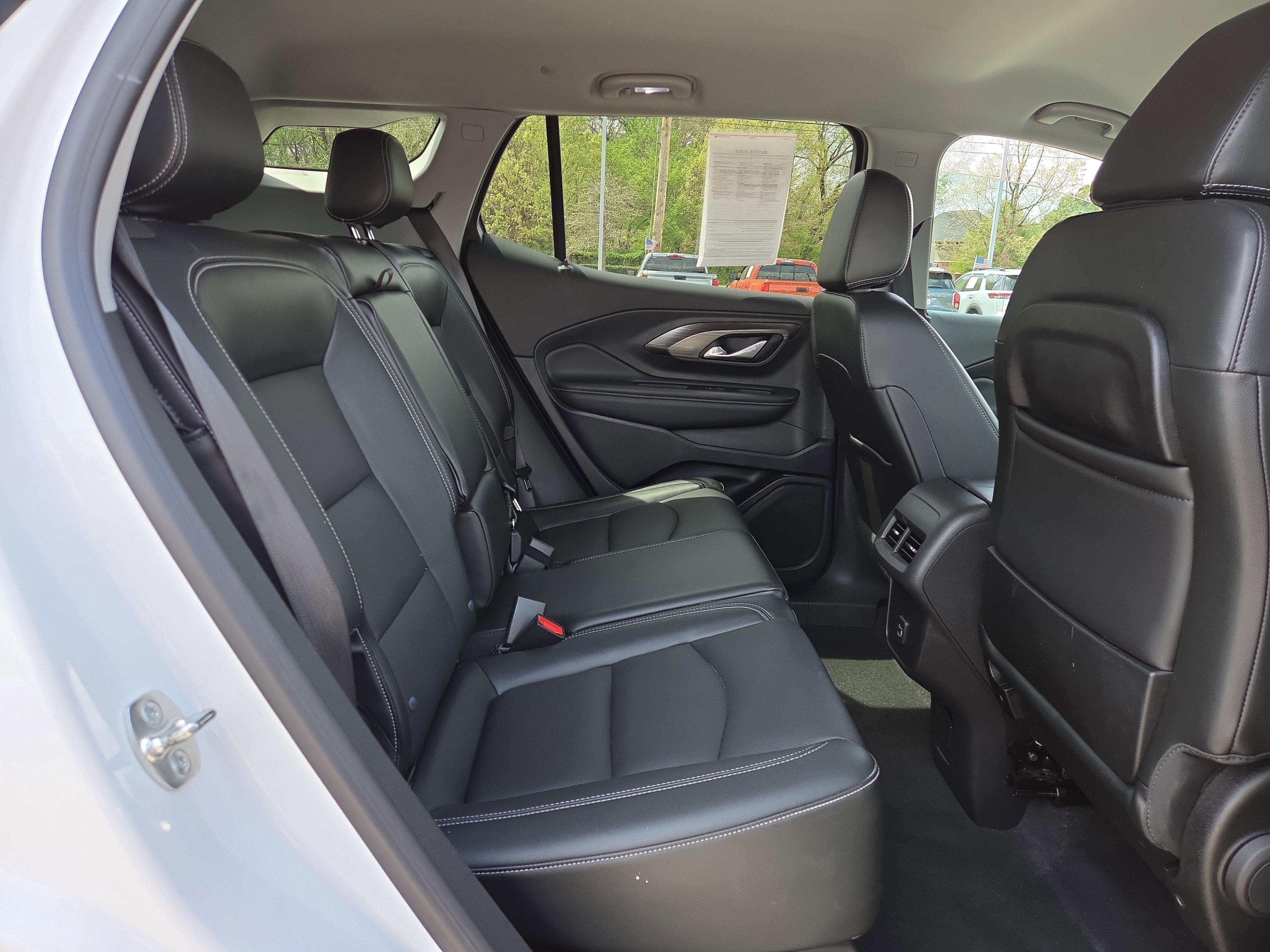 Used 2024 GMC Terrain SLT image 14