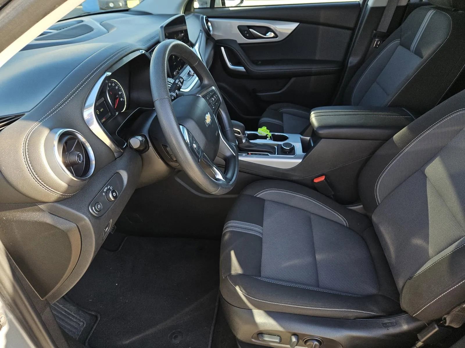 Used 2025 Chevrolet Blazer LT image 23