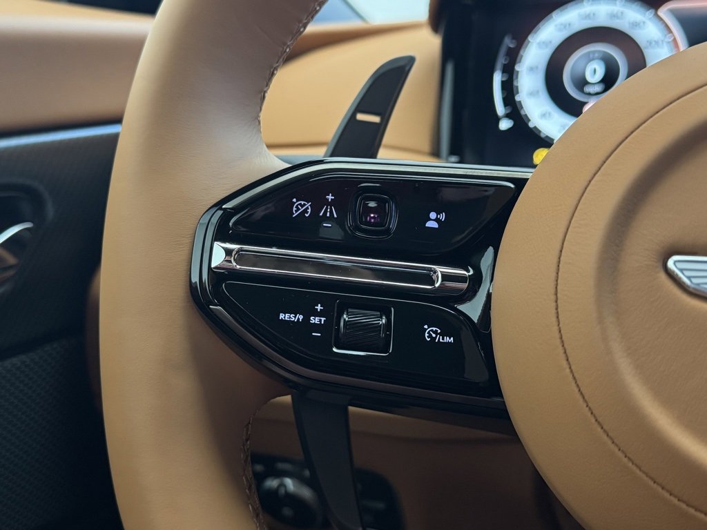 Used 2025 Aston Martin DB12 Coupe image 22