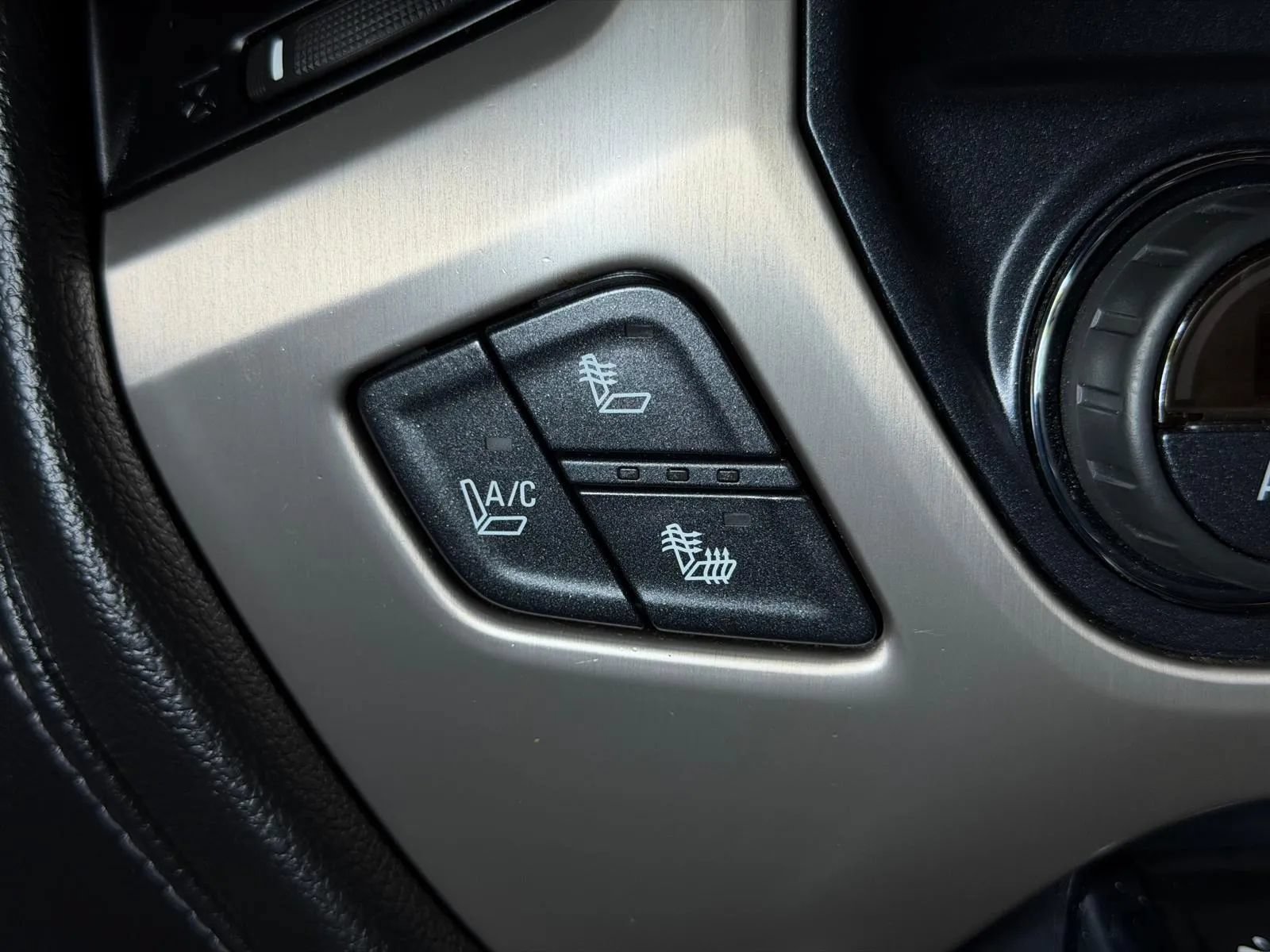 Used 2014 GMC Sierra 1500 Denali w/ Suspension Package, Off-Road AWD/4WD image 32