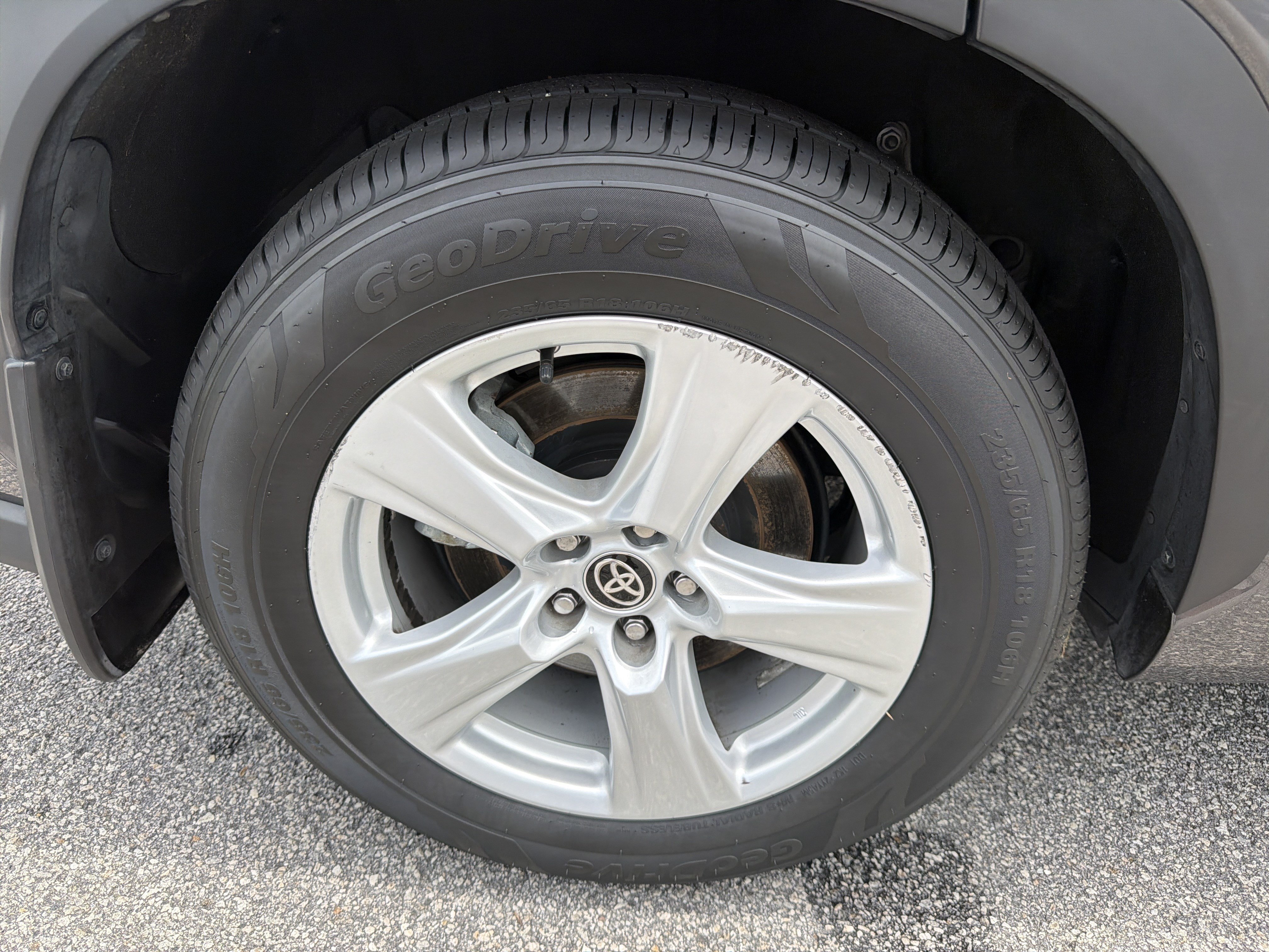 Certified 2025 Toyota Highlander LE FWD image 27