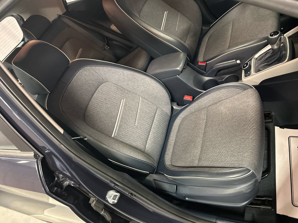 Used 2023 Hyundai Venue Limited FWD image 23
