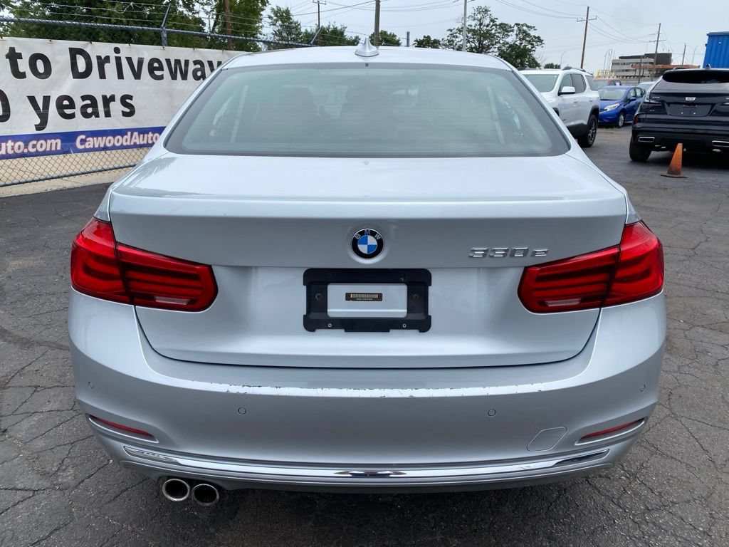 Used 2016 BMW 330e RWD image 3