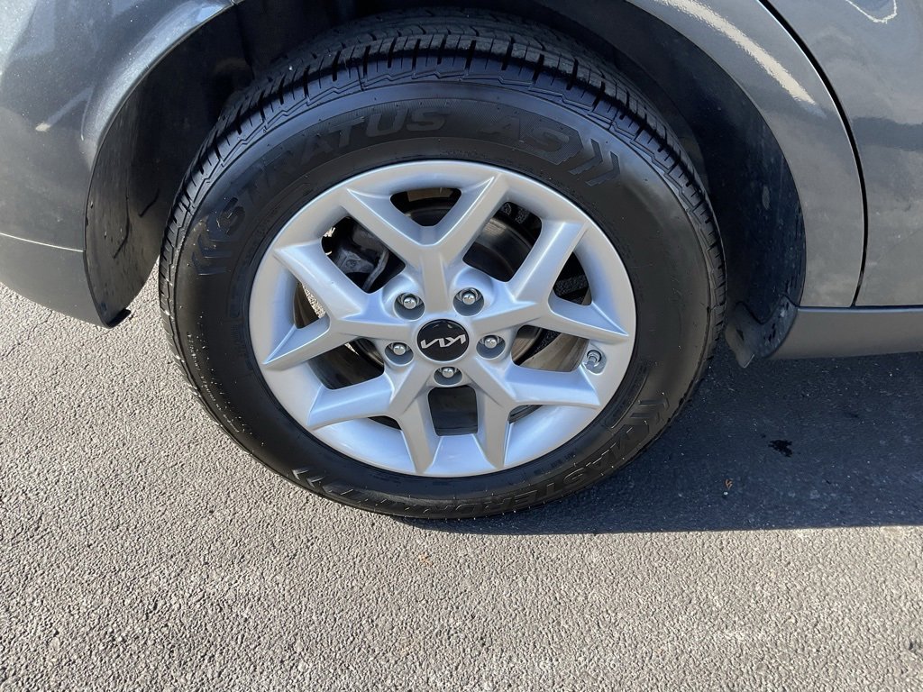 Used 2023 Kia Soul LX w/ LX Technology Package image 8