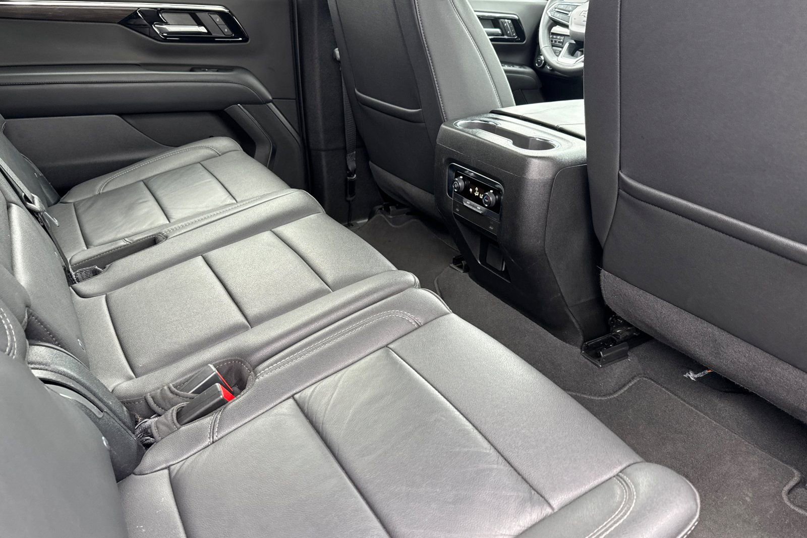 Used 2025 Chevrolet Suburban Z71 AWD/4WD image 20