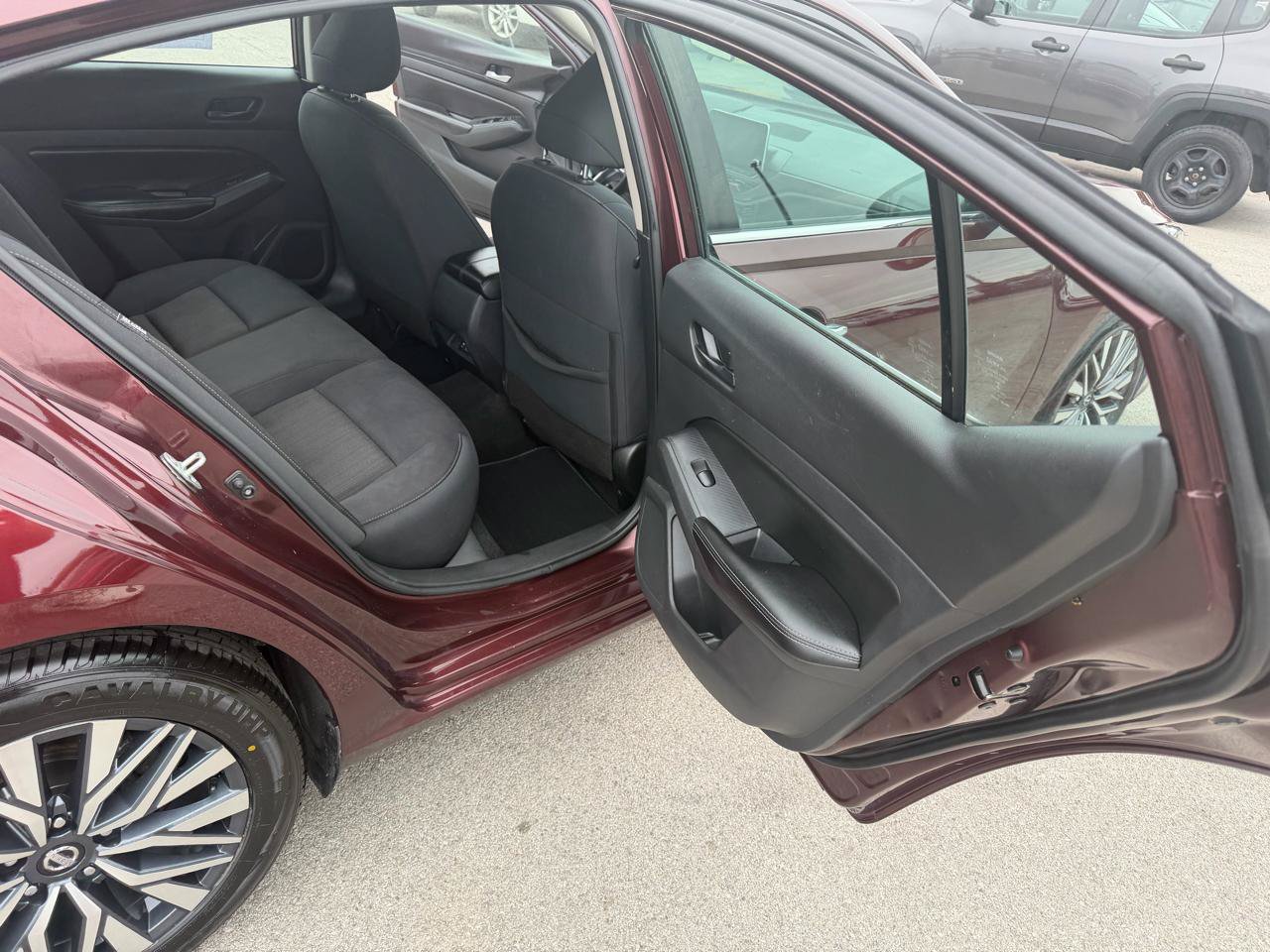Used 2024 Nissan Altima 2.5 SV FWD image 13