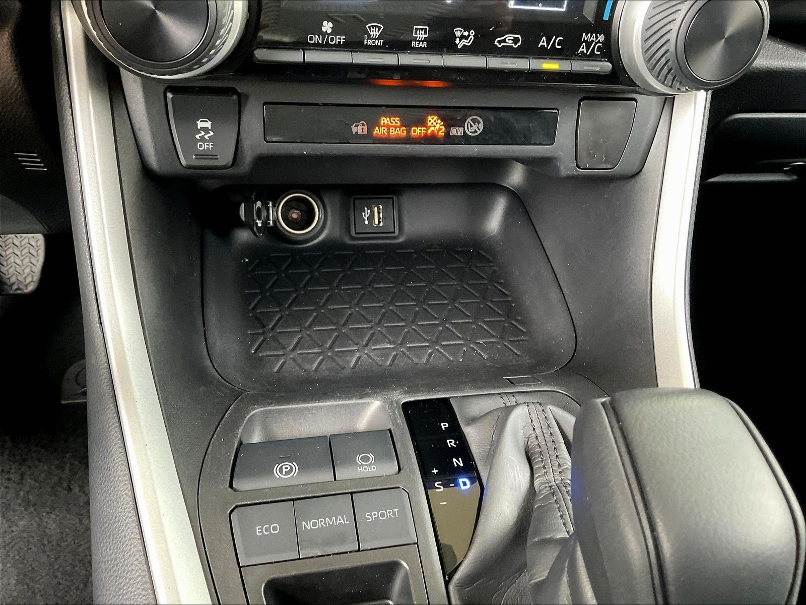 Used 2023 Toyota RAV4 LE FWD image 15