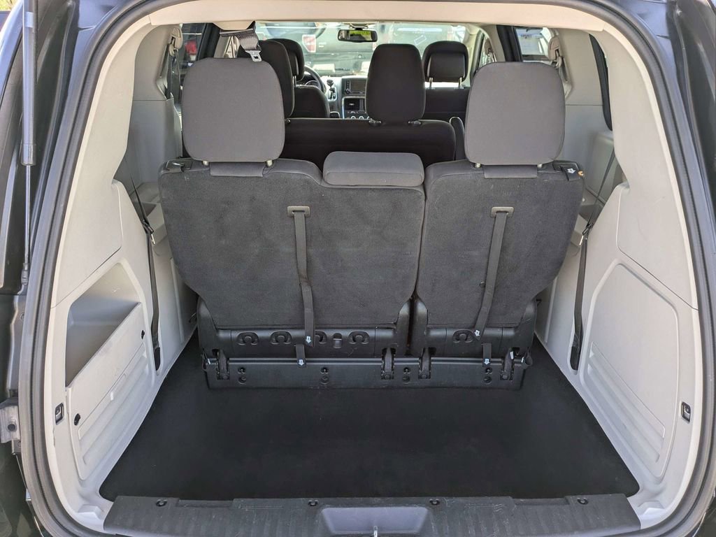 Used 2018 Dodge Grand Caravan SE w/ UConnect Hands-Free Group image 13
