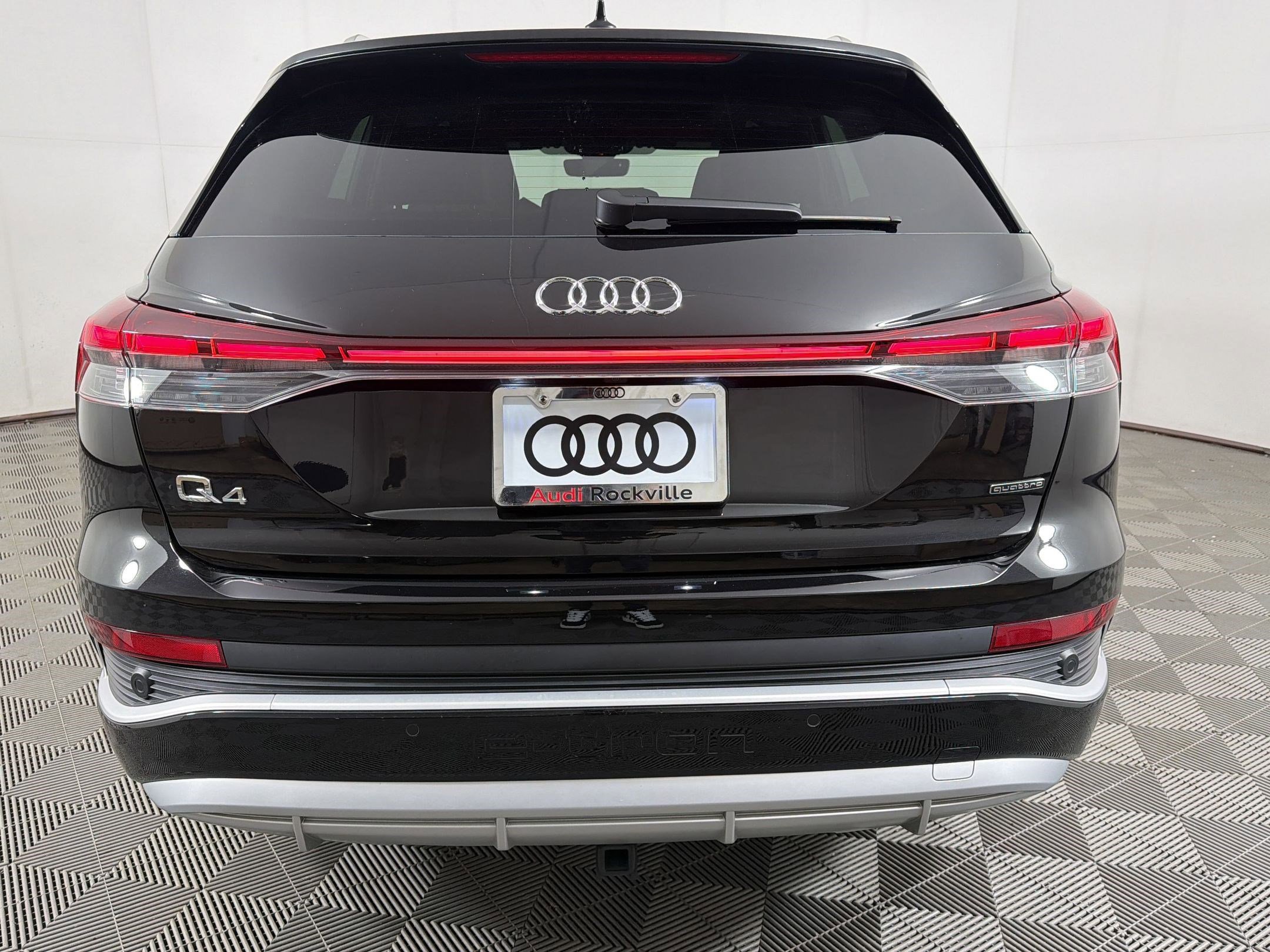 Used 2025 Audi Q4 e-tron Prestige w/ Sport Package image 10