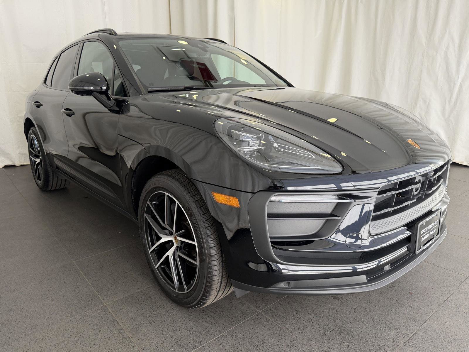 Certified 2025 Porsche Macan image 7