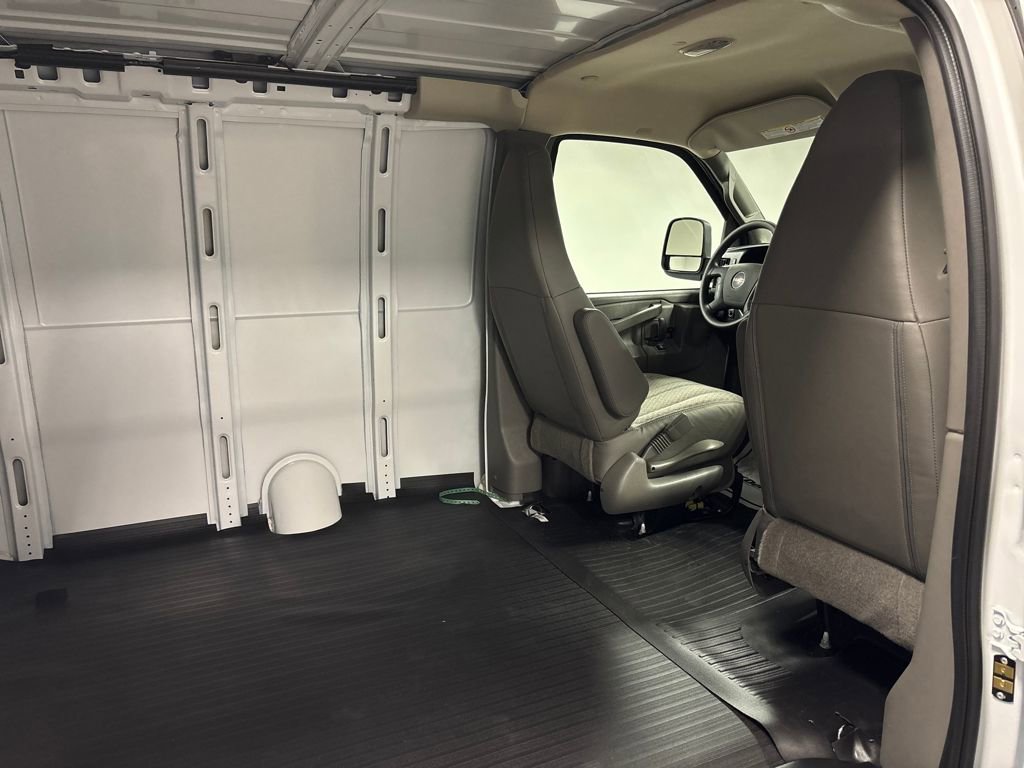 New 2026 GMC Savana 2500 w/ Driver Convenience Package RWD image 23
