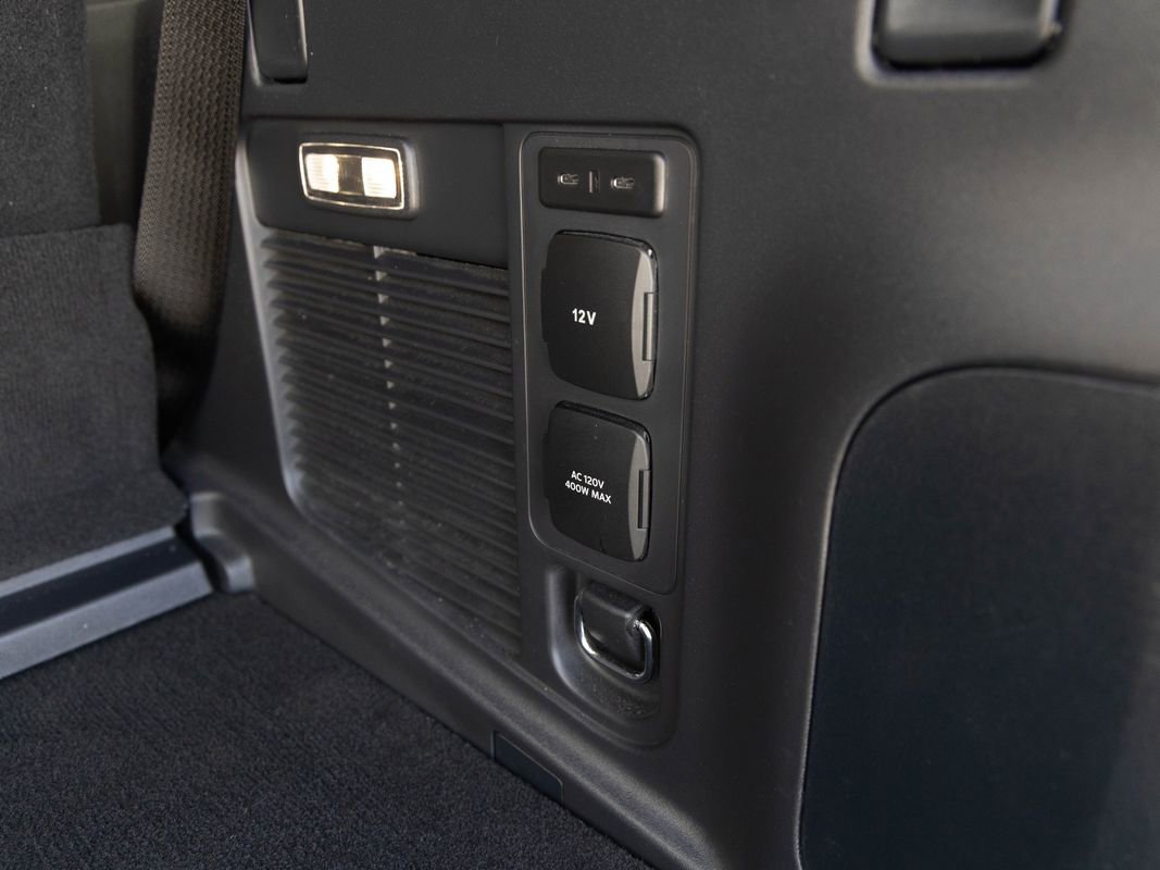 Used 2025 Ford Expedition Platinum w/ Driver's Package image 27