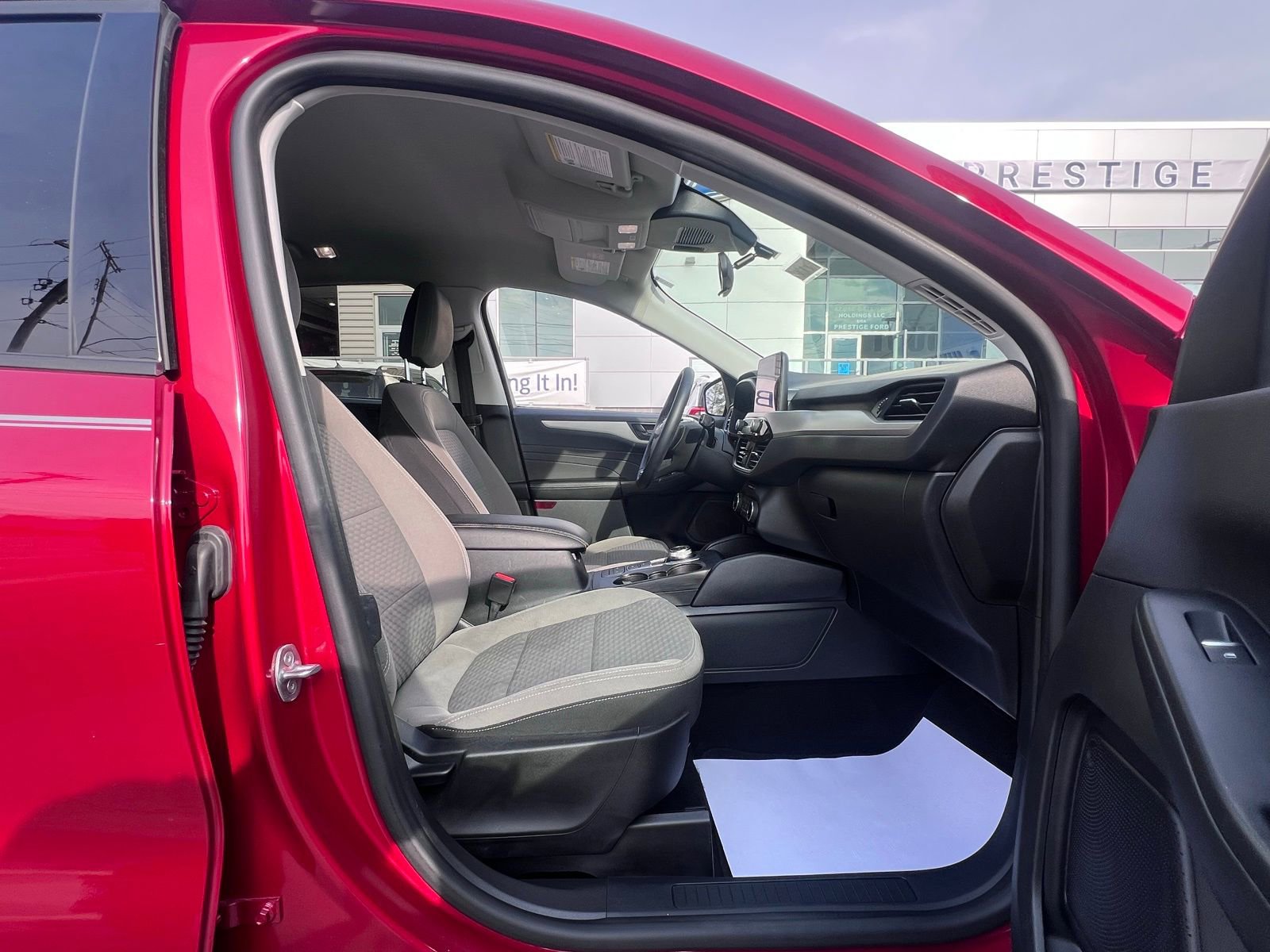 Used 2022 Ford Escape SE w/ SE Sport Appearance Package image 29