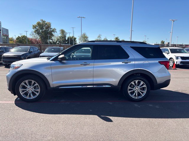 Used 2020 Ford Explorer XLT w/ Equipment Group 202A AWD/4WD image 4