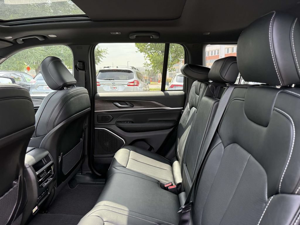 New 2027 Jeep Grand Cherokee Limited AWD/4WD image 17