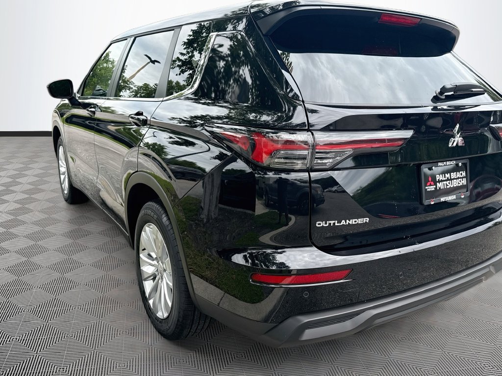 New 2026 Mitsubishi Outlander ES FWD image 7
