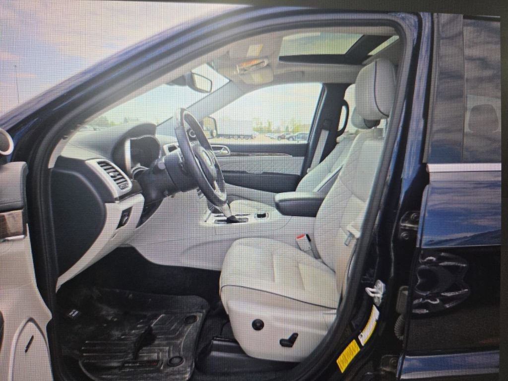 Used 2018 Jeep Grand Cherokee Summit AWD/4WD image 8