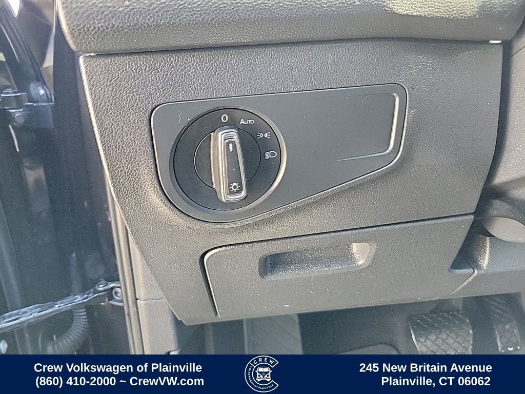 Used 2018 Volkswagen Tiguan SE w/ Panoramic Sunroof Package image 39