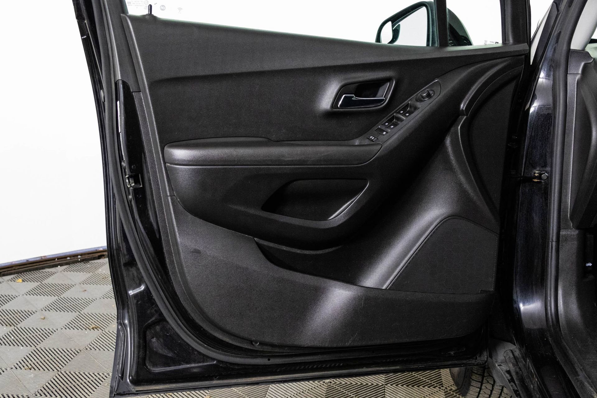 Used 2020 Chevrolet Trax LS w/ Tint and Cruise Package image 32