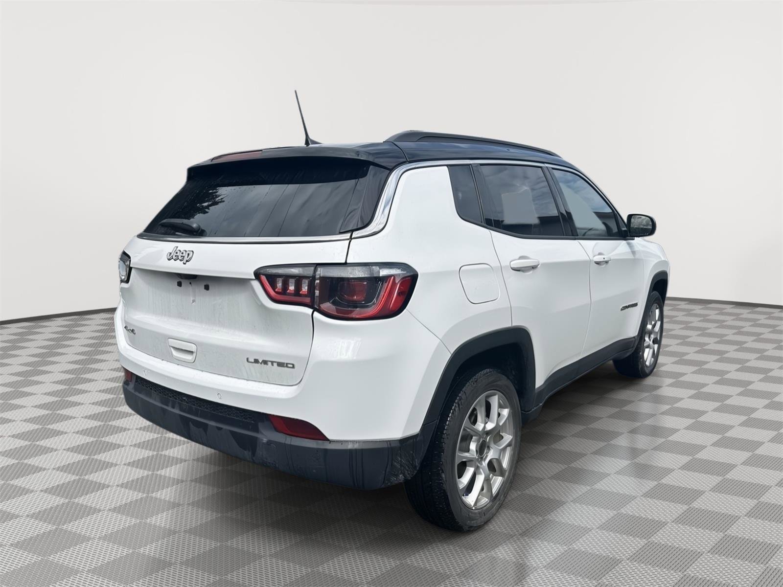 Used 2025 Jeep Compass Limited image 5