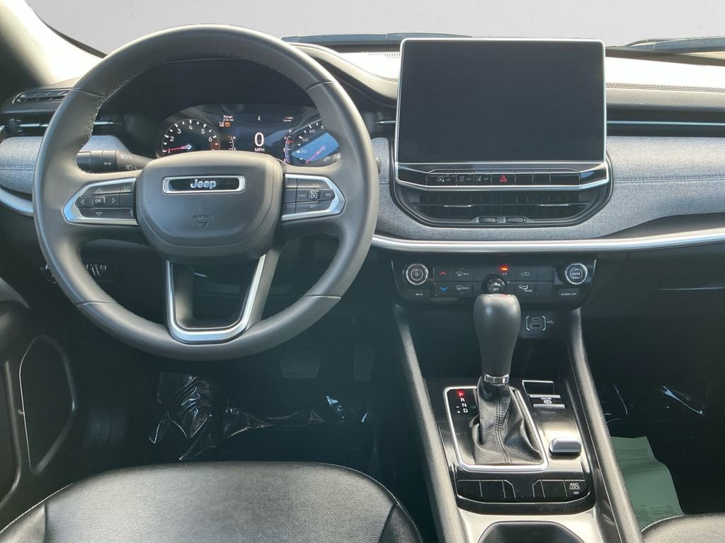 Used 2024 Jeep Compass Latitude image 10