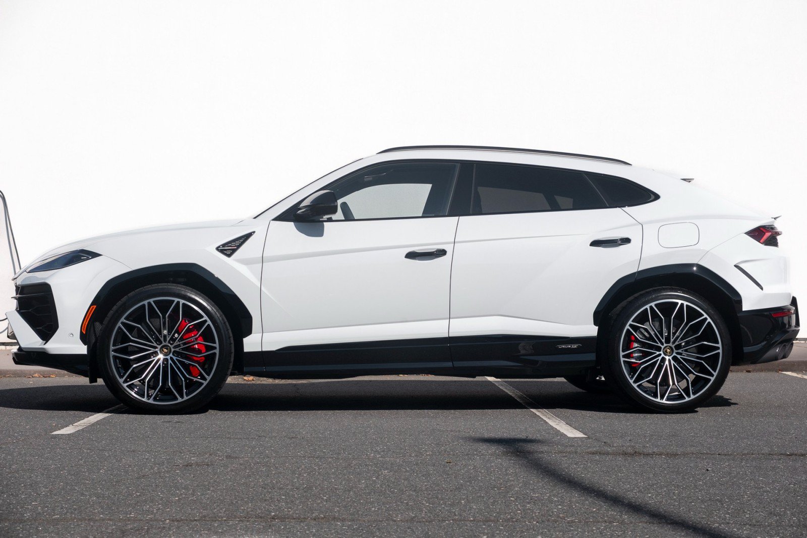 Used 2025 Lamborghini Urus SE AWD/4WD image 7