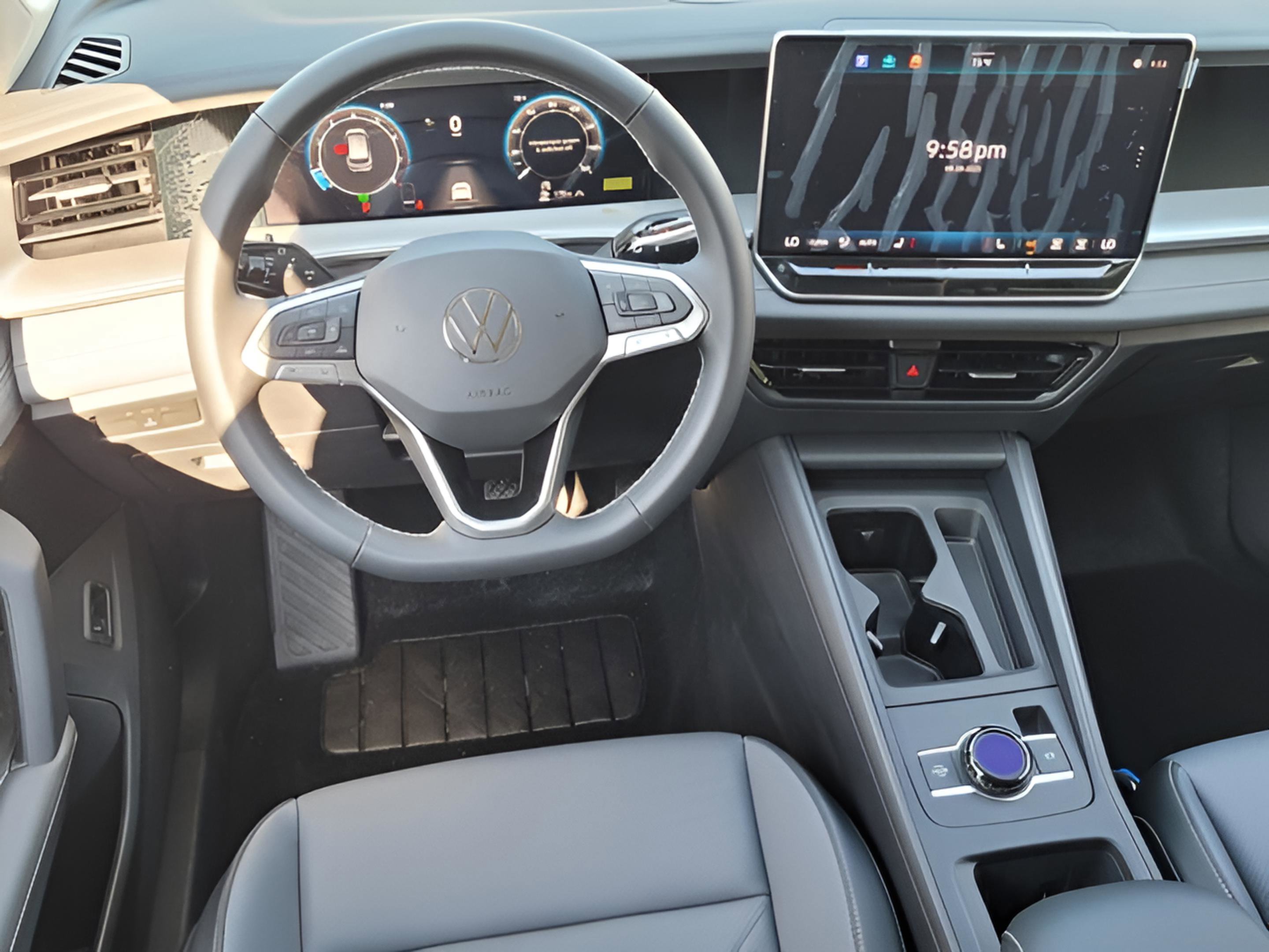 New 2025 Volkswagen Tiguan SE image 11