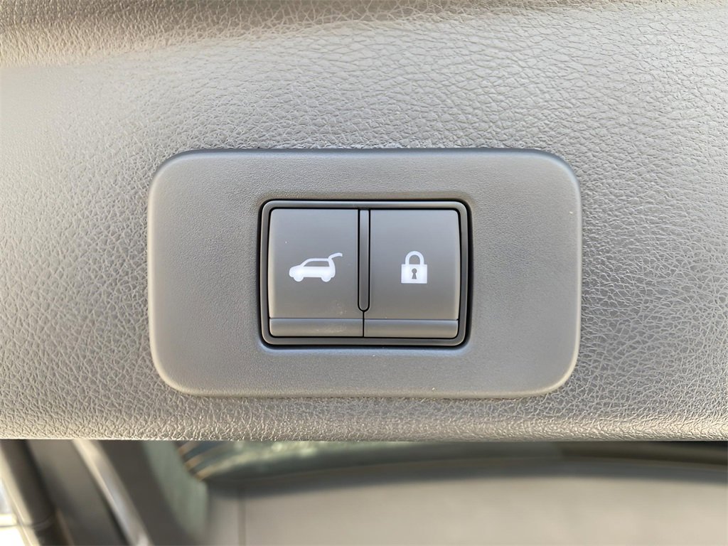 Used 2025 Nissan Murano SV image 19