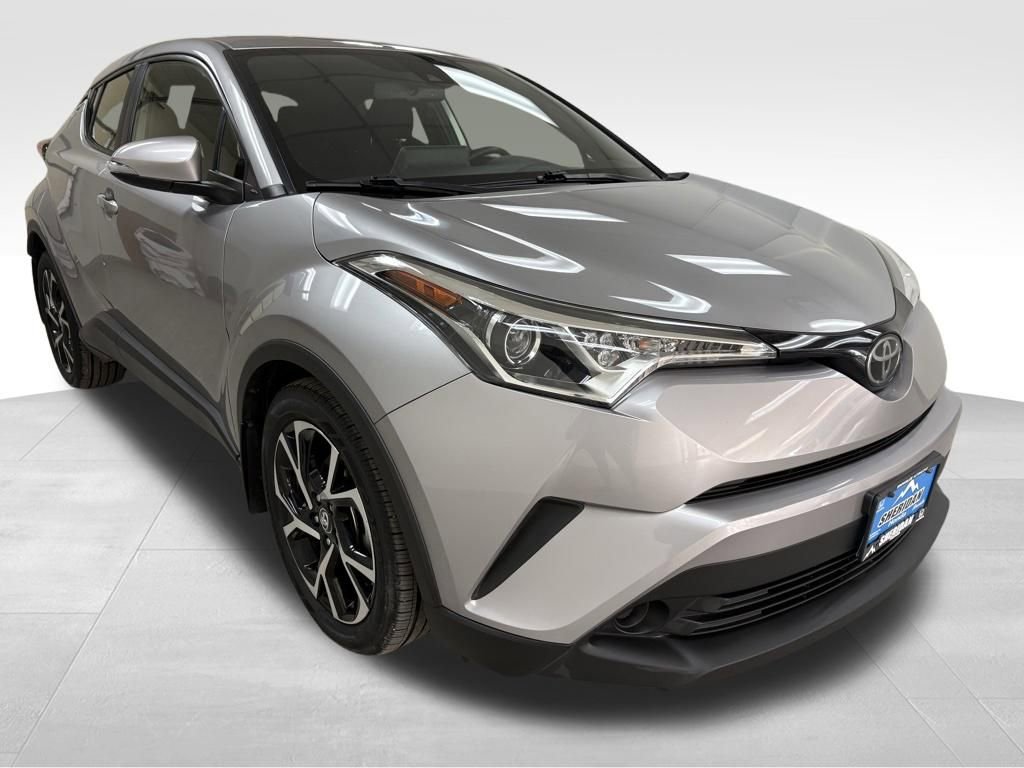 Used 2019 Toyota C-HR XLE FWD image 5
