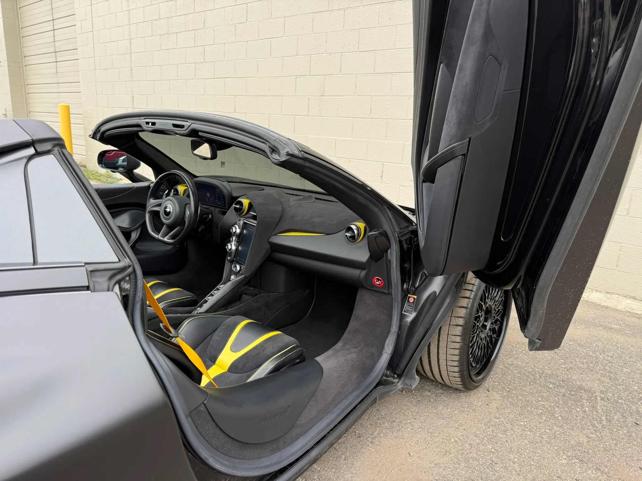 Used 2022 McLaren 720S Performance RWD image 34
