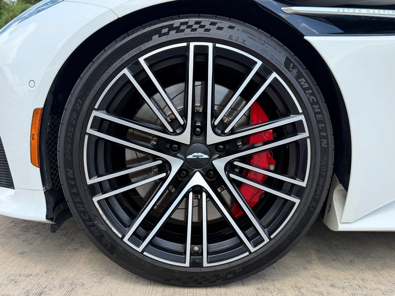 Used 2025 Aston Martin DB12 Convertible RWD image 4
