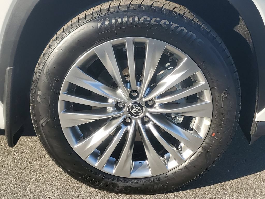 New 2026 Toyota Highlander AWD image 6