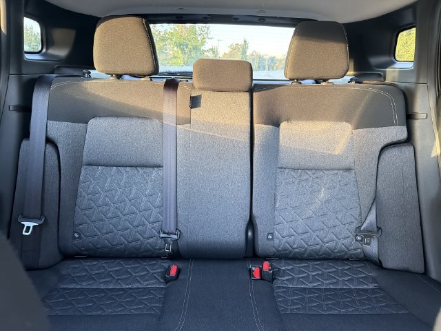 Used 2025 Nissan Kicks SV AWD/4WD image 27