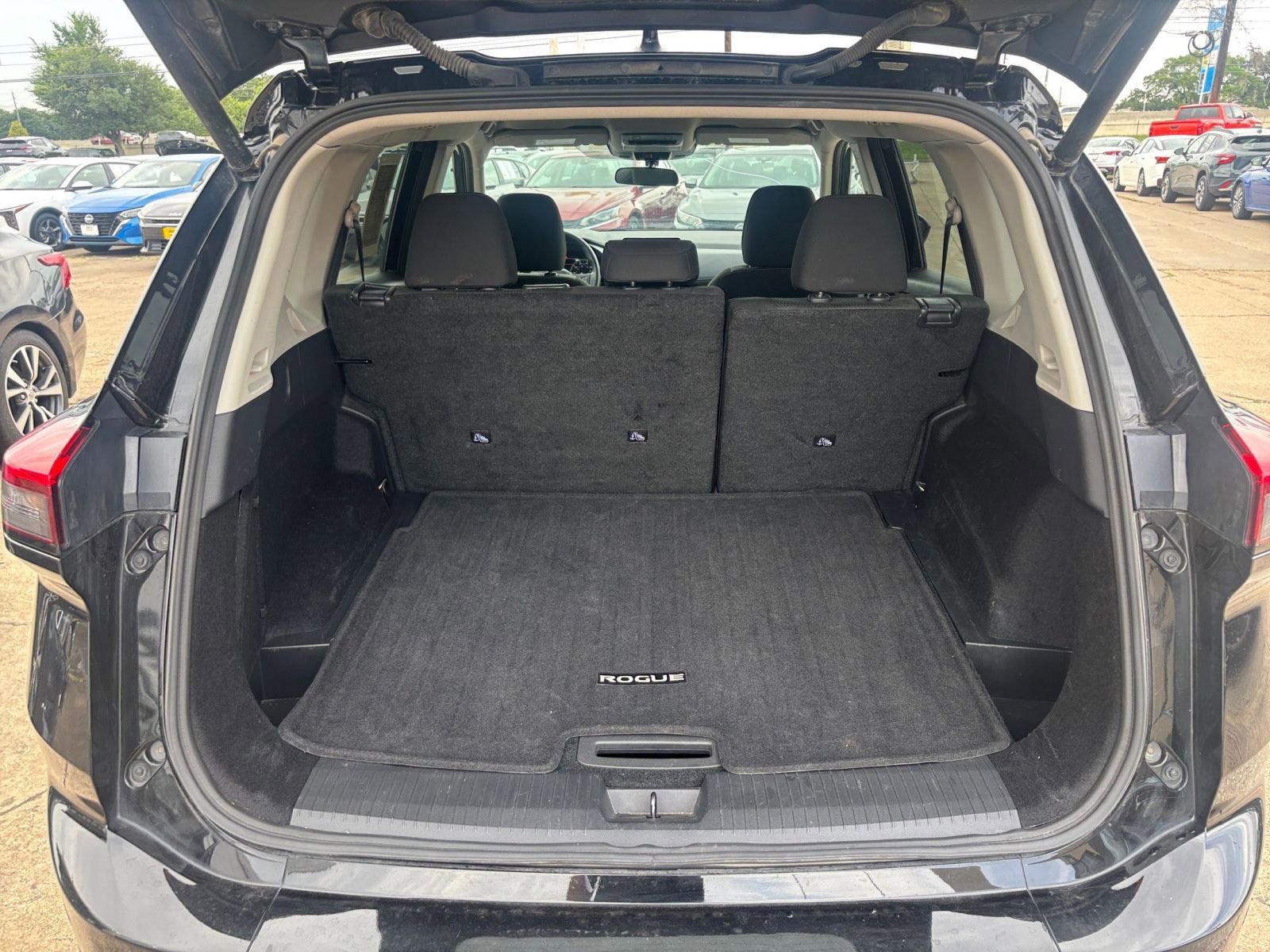 Used 2025 Nissan Rogue SV FWD image 33