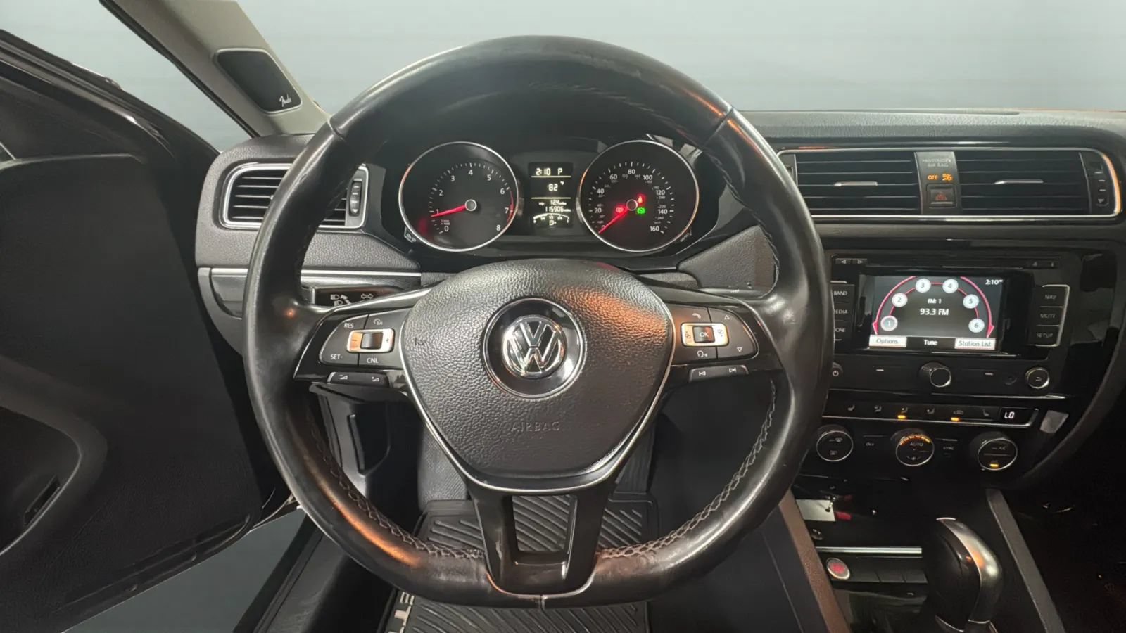 Used 2015 Volkswagen Jetta SEL FWD image 21