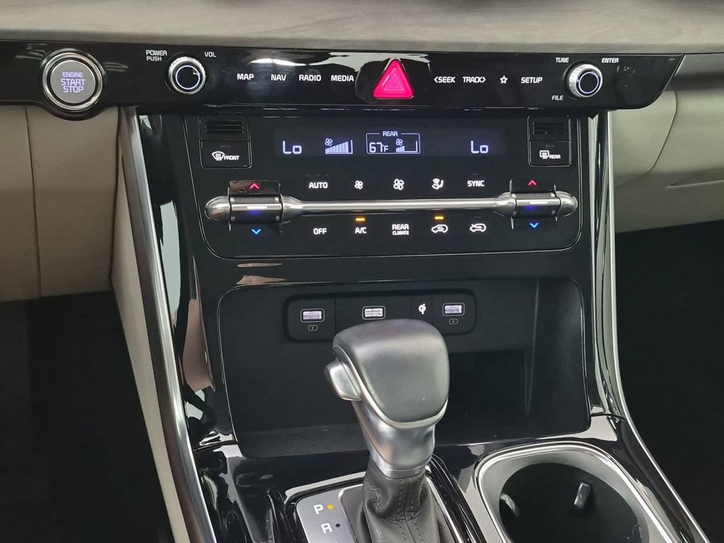 Used 2024 Kia Carnival EX FWD image 27