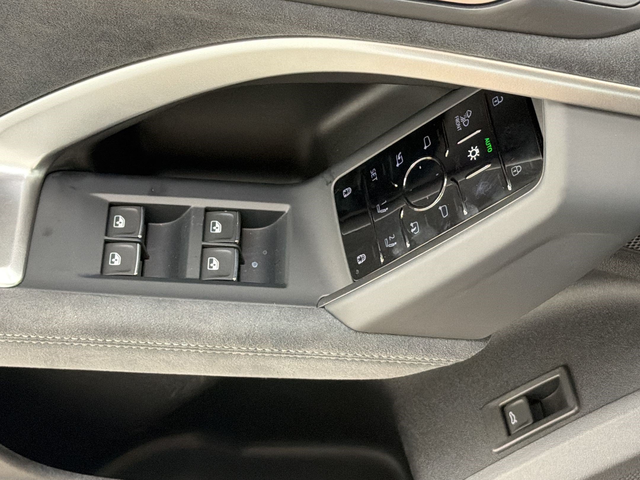 New 2026 Audi SQ5 Prestige AWD/4WD image 25