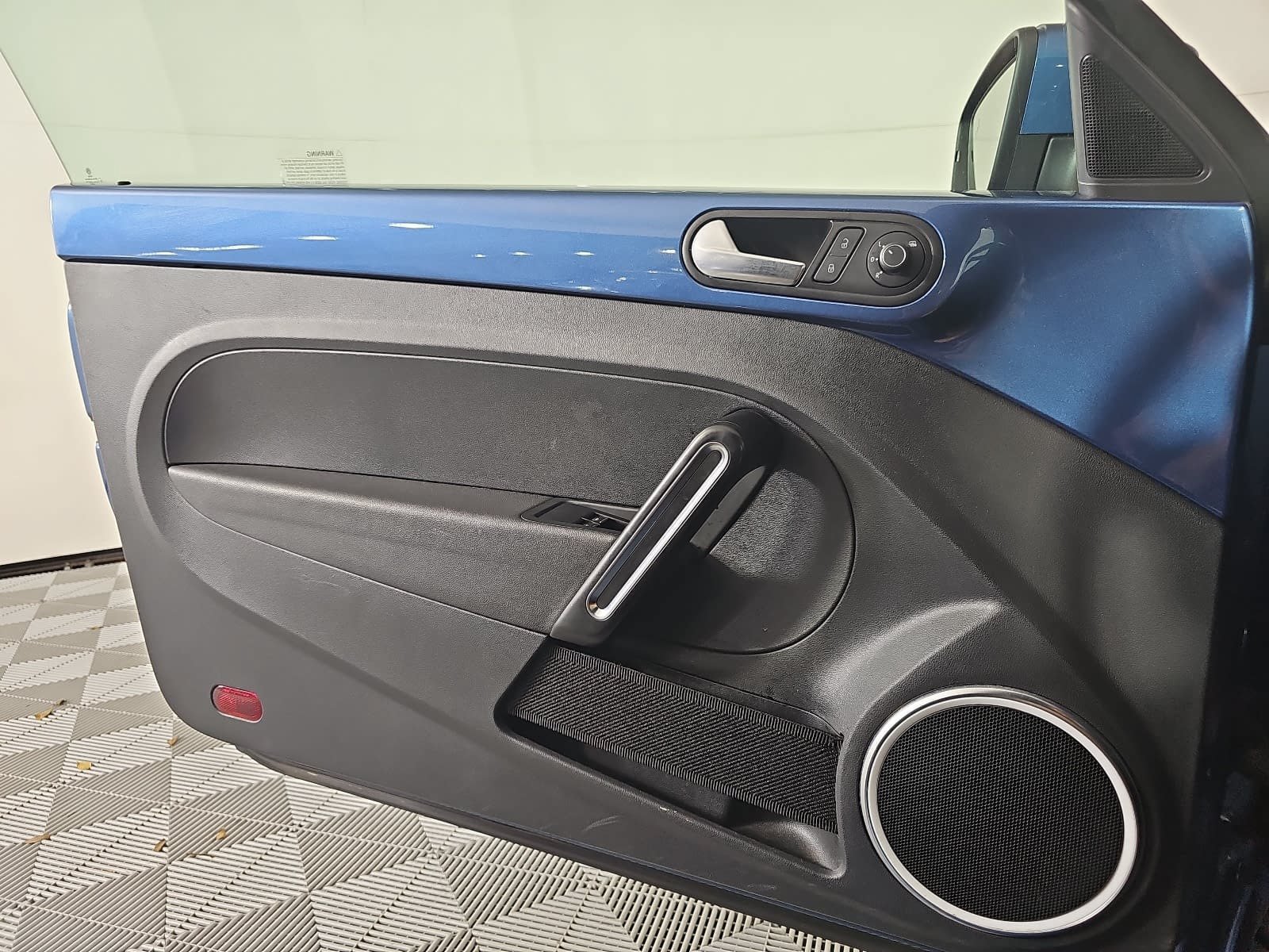 Used 2019 Volkswagen Beetle 2.0T S FWD image 22