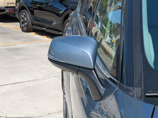 Used 2022 Toyota Highlander Platinum image 16