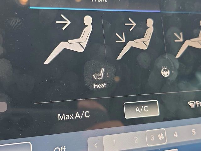 Certified 2024 Chrysler Pacifica Touring-L image 30