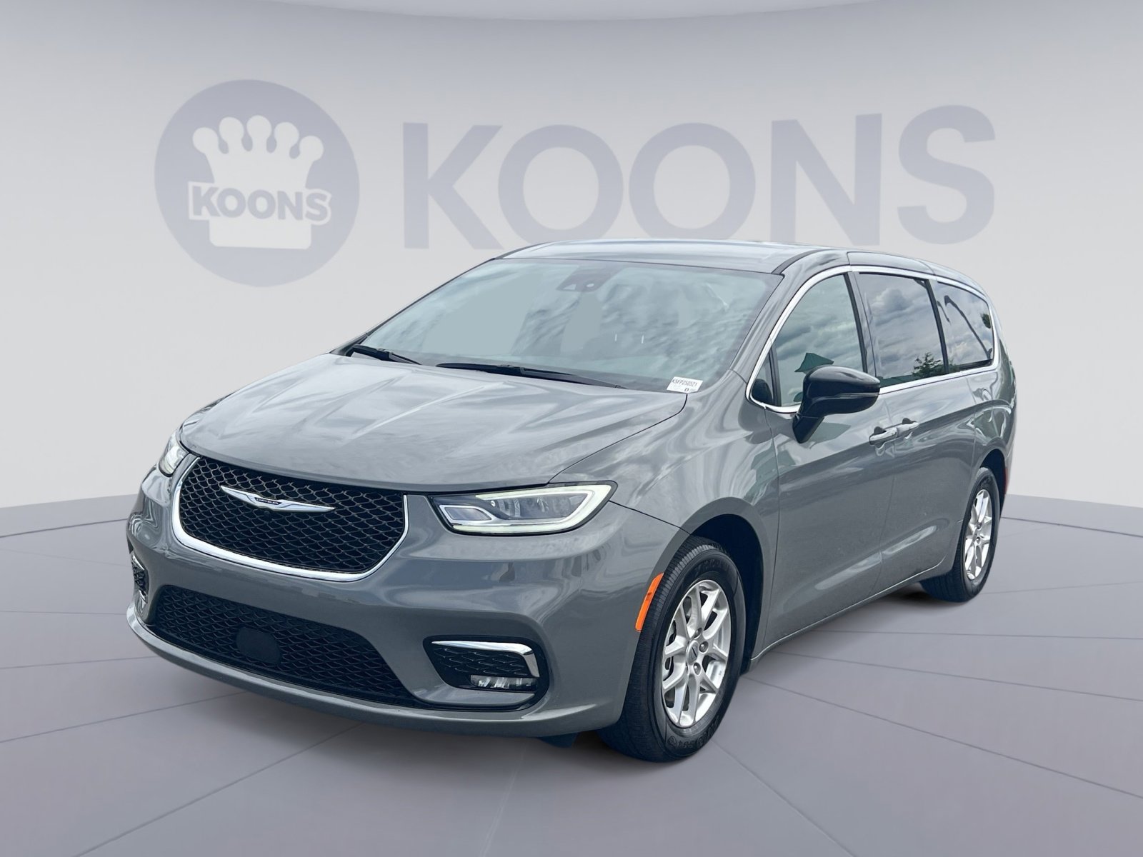 Used 2025 Chrysler Pacifica Select FWD image 5