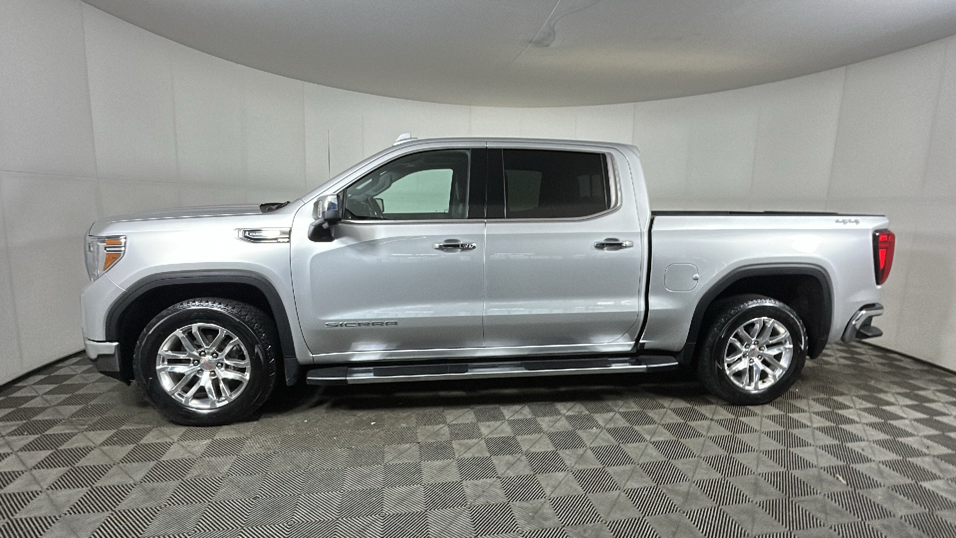 Used 2019 GMC Sierra 1500 SLT w/ SLT Premium Plus Package AWD/4WD image 7