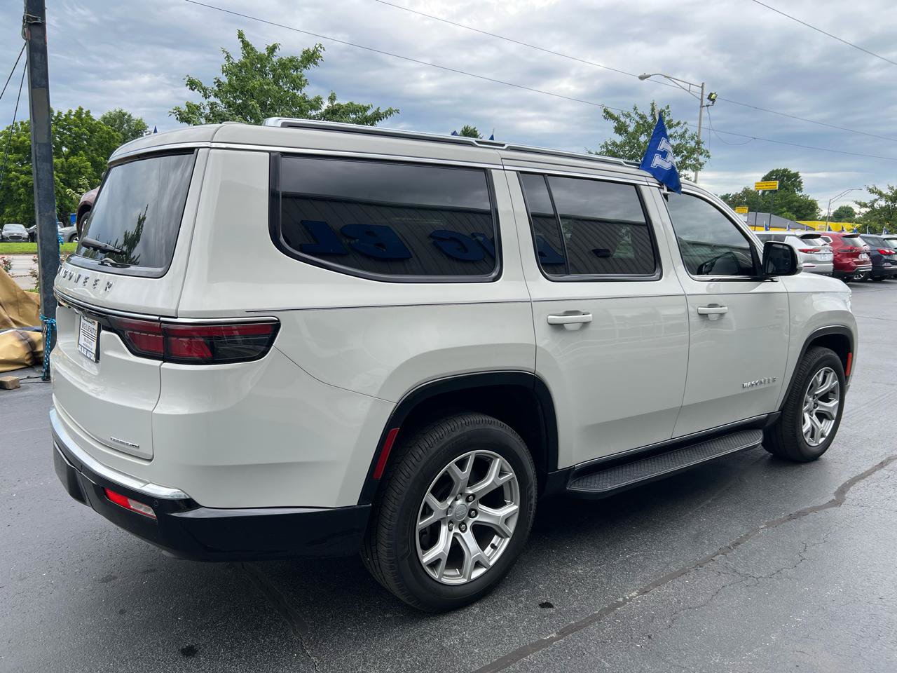 Used 2022 Jeep Wagoneer Series II AWD/4WD image 6