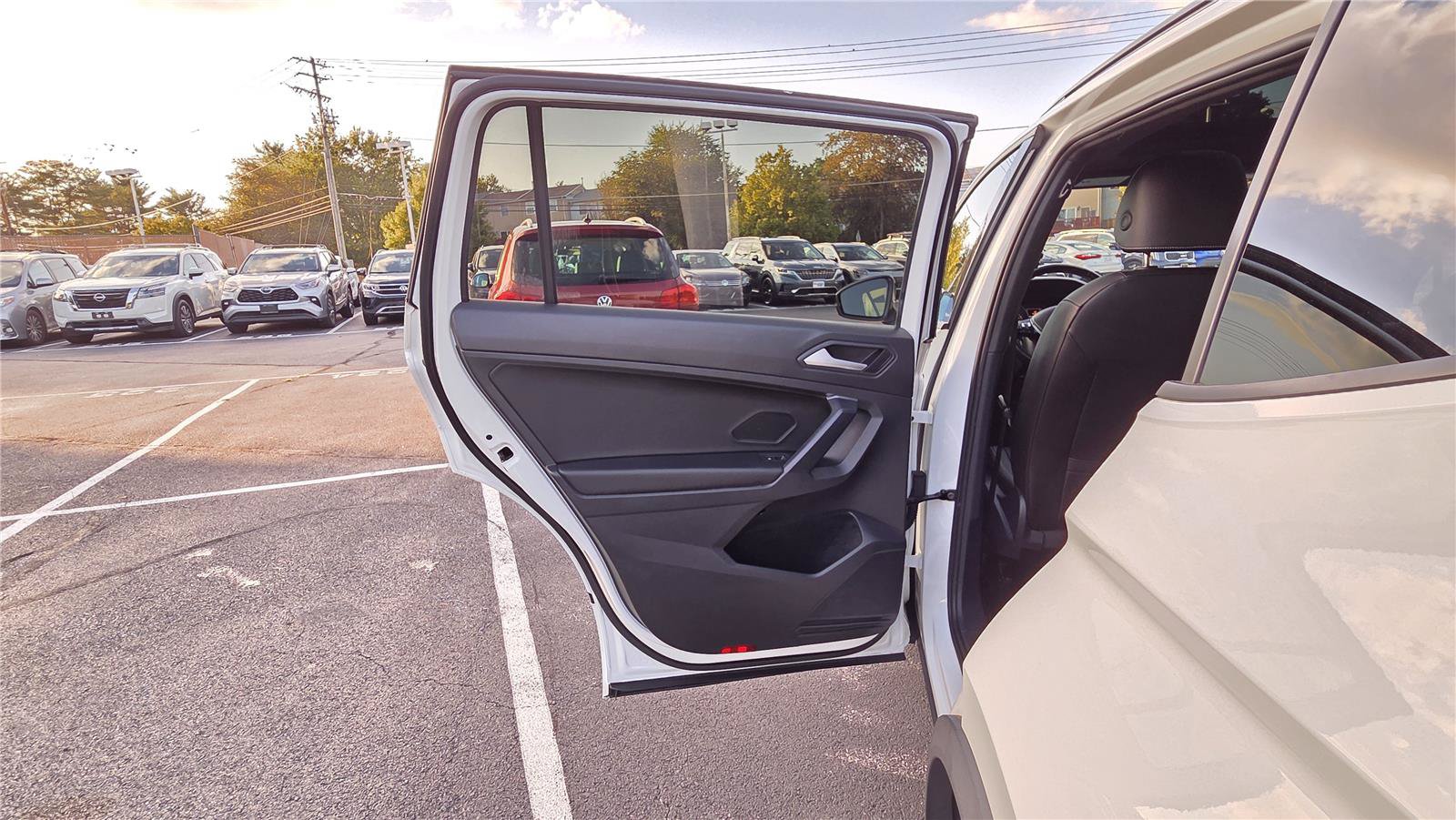 Used 2021 Volkswagen Tiguan SE R-Line AWD/4WD image 29